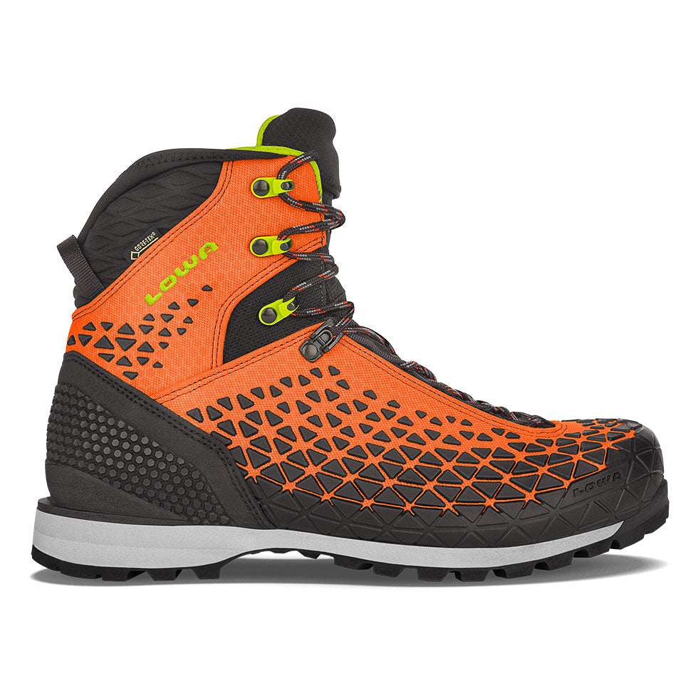 Mountaineering boots near me hotsell